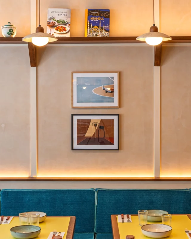 GRAND BALLS
47 rue Saint-Maur - Paris 11ème arr.

@ballsrestaurant

Crédit photo 📸 : @nicafilms @nicolasperrier

#architectureinterieure #interior #interiordesign #dorenavant #dorenavantstudio #restaurant #mediterraneanfood #ruesaintmaur #yellow #blue #copper #oak
