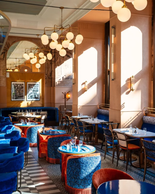 Strasbourg, France

@brasserie_louise

Crédit photo 📸 : @benjaminhincker

#architectureinterieure #interior #interiordesign #dorenavant #dorenavantstudio #strasbourg #straßburg #alsace #restaurant #restaurantstrasbourg #brasserie #bigbar #arabescatomarble #bluefabrics